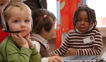 toddlers using tecnology